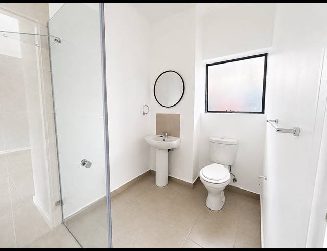 1 BEDROOM APARTMENT TO LET IN WATERFALL